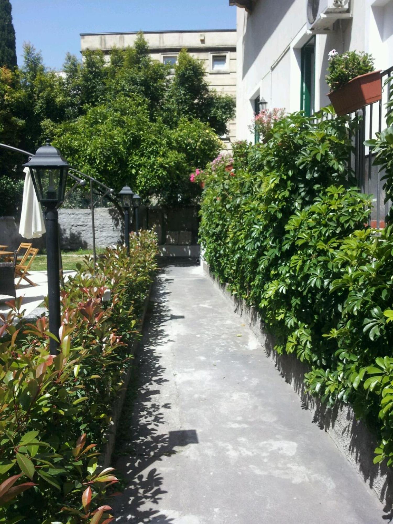九百住宿加早餐旅馆 卡塔尼亚 外观 照片